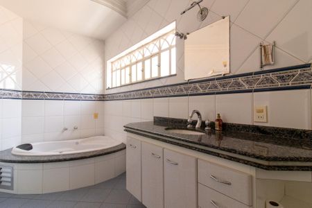 Casa para alugar com 280m², 4 quartos e 2 vagas Casa para alugar com 280m², 4 quartos e 2 vagasBanheiro da Suíte