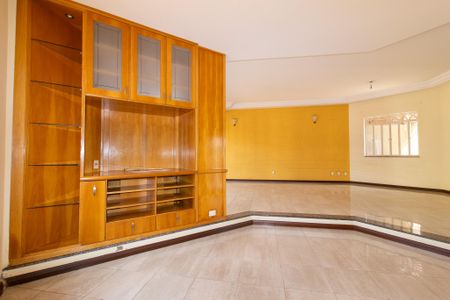 Casa para alugar com 280m², 4 quartos e 2 vagas Casa para alugar com 280m², 4 quartos e 2 vagasSala