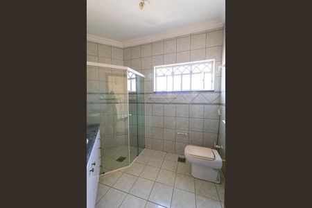 Casa para alugar com 280m², 4 quartos e 2 vagas Casa para alugar com 280m², 4 quartos e 2 vagasBanheiro 2