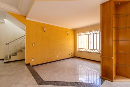 Casa para alugar com 280m², 4 quartos e 2 vagas Casa para alugar com 280m², 4 quartos e 2 vagasSala