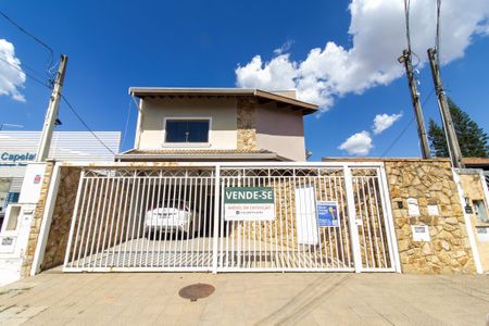Casa para alugar com 280m², 4 quartos e 2 vagas Casa para alugar com 280m², 4 quartos e 2 vagasFachada