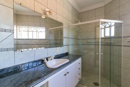 Casa para alugar com 280m², 4 quartos e 2 vagas Casa para alugar com 280m², 4 quartos e 2 vagasBanheiro 2