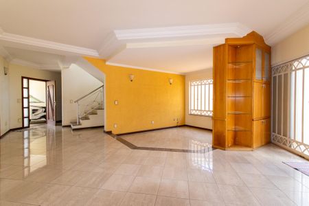 Casa para alugar com 280m², 4 quartos e 2 vagas Casa para alugar com 280m², 4 quartos e 2 vagasSala