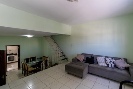 Casa à venda com 95m², 3 quartos e 2 vagasSala
