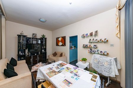 Casa à venda com 161m², 3 quartos e 4 vagas Casa à venda com 161m², 3 quartos e 4 vagasSala 1