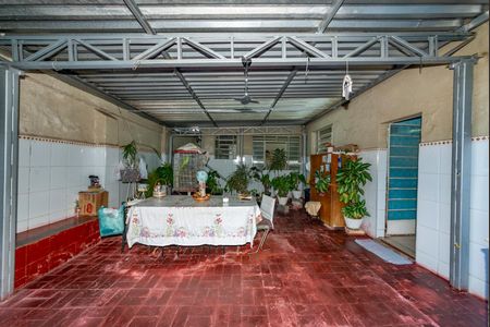 Casa à venda com 161m², 3 quartos e 4 vagas Casa à venda com 161m², 3 quartos e 4 vagasVaranda