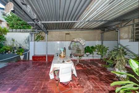 Casa à venda com 161m², 3 quartos e 4 vagas Casa à venda com 161m², 3 quartos e 4 vagasVaranda