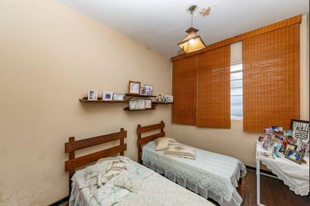 Casa à venda com 161m², 3 quartos e 4 vagas Casa à venda com 161m², 3 quartos e 4 vagasQuarto 2