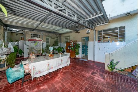 Casa à venda com 161m², 3 quartos e 4 vagas Casa à venda com 161m², 3 quartos e 4 vagasVaranda