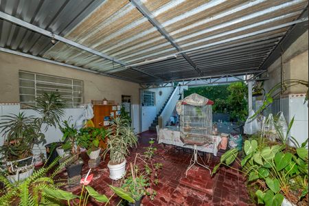 Casa à venda com 161m², 3 quartos e 4 vagas Casa à venda com 161m², 3 quartos e 4 vagasVaranda