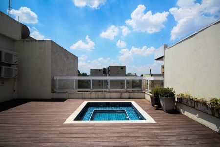 Apartamento para alugar com 270m², 3 quartos e 3 vagas Apartamento para alugar com 270m², 3 quartos e 3 vagasPiscina
