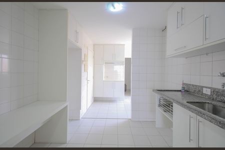 Apartamento para alugar com 270m², 3 quartos e 3 vagas Apartamento para alugar com 270m², 3 quartos e 3 vagasCozinha