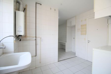 Apartamento para alugar com 270m², 3 quartos e 3 vagas Apartamento para alugar com 270m², 3 quartos e 3 vagasÁrea de Serviço
