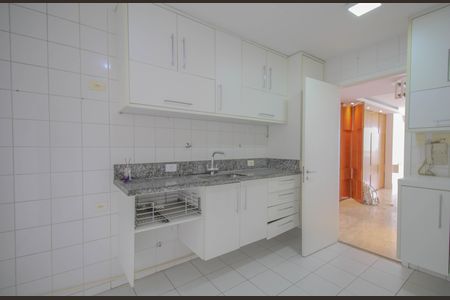 Apartamento para alugar com 270m², 3 quartos e 3 vagas Apartamento para alugar com 270m², 3 quartos e 3 vagasCozinha
