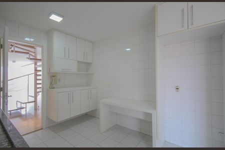 Apartamento para alugar com 270m², 3 quartos e 3 vagas Apartamento para alugar com 270m², 3 quartos e 3 vagasCozinha