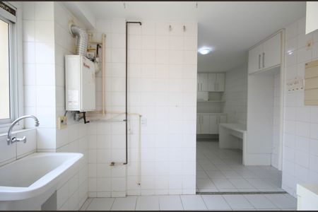 Apartamento para alugar com 270m², 3 quartos e 3 vagas Apartamento para alugar com 270m², 3 quartos e 3 vagasÁrea de Serviço