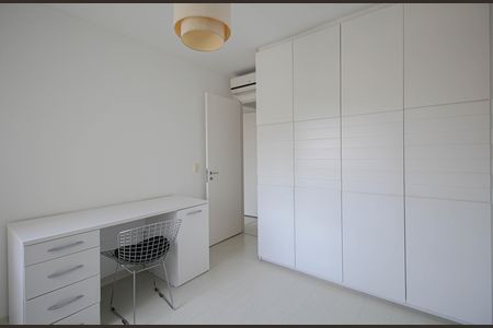 Apartamento para alugar com 270m², 3 quartos e 3 vagas Apartamento para alugar com 270m², 3 quartos e 3 vagasQuarto 2