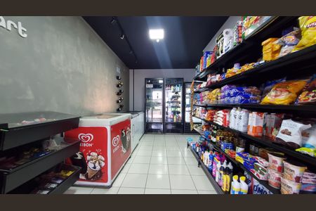 Apartamento à venda com 81m², 2 quartos e 2 vagasmercado