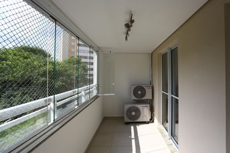 Apartamento à venda com 81m², 2 quartos e 2 vagasVaranda