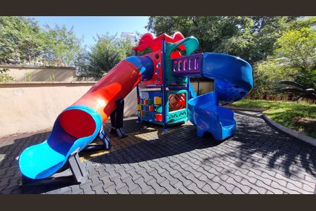 Apartamento à venda com 81m², 2 quartos e 2 vagasÁrea comum - Playground