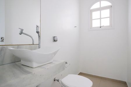 Casa à venda com 495m², 3 quartos e 5 vagasBanheiro da suíte 2