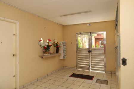 Apartamento para alugar com 75m², 2 quartos e 1 vagaÁrea comum - Saguão do prédio