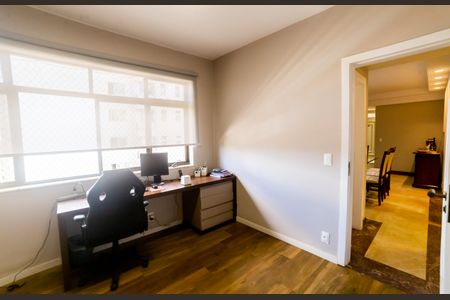 Apartamento à venda com 420m², 4 quartos e 4 vagas Apartamento à venda com 420m², 4 quartos e 4 vagasEscritório