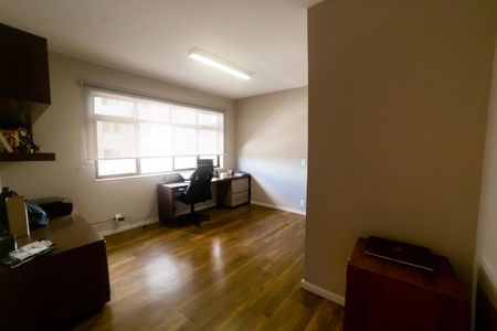 Apartamento à venda com 420m², 4 quartos e 4 vagas Apartamento à venda com 420m², 4 quartos e 4 vagasEscritório