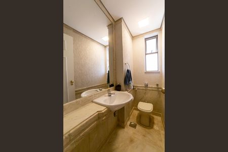 Apartamento à venda com 420m², 4 quartos e 4 vagas Apartamento à venda com 420m², 4 quartos e 4 vagasLavabo 1