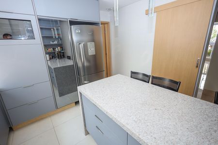 Apartamento à venda com 156m², 4 quartos e 2 vagas Apartamento à venda com 156m², 4 quartos e 2 vagasCozinha