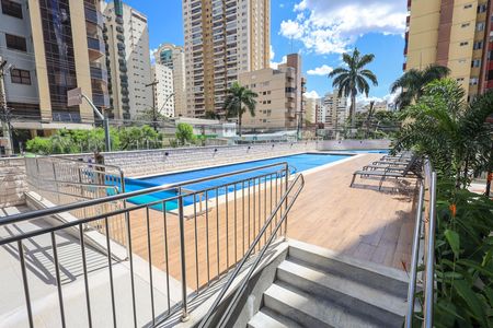 Apartamento à venda com 156m², 4 quartos e 2 vagas Apartamento à venda com 156m², 4 quartos e 2 vagasÁrea comum - Piscina