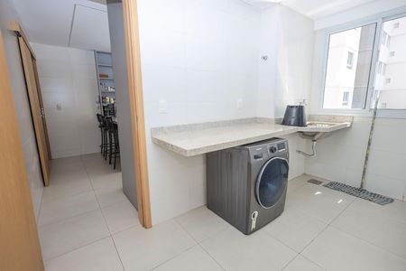 Apartamento à venda com 156m², 4 quartos e 2 vagas Apartamento à venda com 156m², 4 quartos e 2 vagasÁrea de Serviço