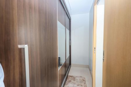 Apartamento à venda com 156m², 4 quartos e 2 vagas Apartamento à venda com 156m², 4 quartos e 2 vagasCloset da Suíte 2