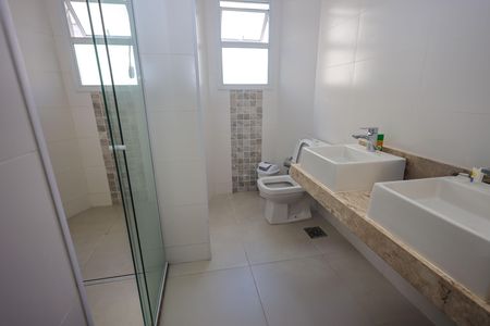 Apartamento à venda com 156m², 4 quartos e 2 vagas Apartamento à venda com 156m², 4 quartos e 2 vagasBanheiro da Suíte 2