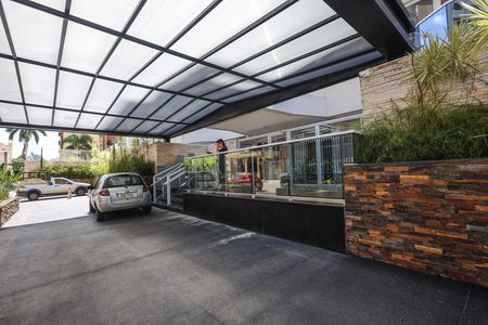 Apartamento à venda com 156m², 4 quartos e 2 vagas Apartamento à venda com 156m², 4 quartos e 2 vagasFachada e portaria