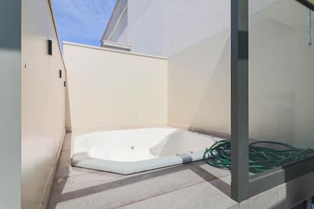 Apartamento para alugar com 141m², 2 quartos e 2 vagas Apartamento para alugar com 141m², 2 quartos e 2 vagasBanheira