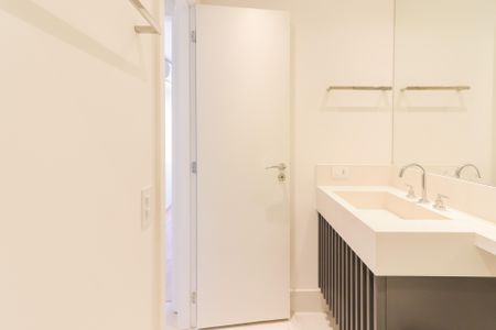 Apartamento para alugar com 141m², 2 quartos e 2 vagas Apartamento para alugar com 141m², 2 quartos e 2 vagasBanheiro