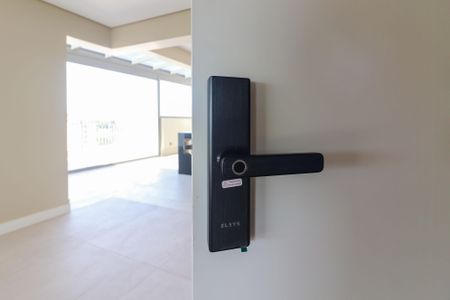 Apartamento para alugar com 141m², 2 quartos e 2 vagas Apartamento para alugar com 141m², 2 quartos e 2 vagasFechadura