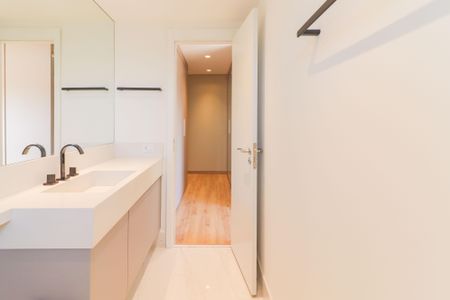 Apartamento para alugar com 141m², 2 quartos e 2 vagas Apartamento para alugar com 141m², 2 quartos e 2 vagasBanheiro Quarto 2 Suite