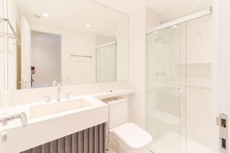 Apartamento para alugar com 141m², 2 quartos e 2 vagas Apartamento para alugar com 141m², 2 quartos e 2 vagasBanheiro