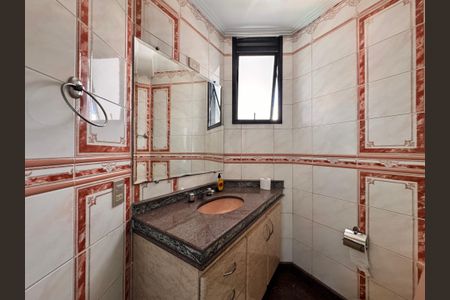 Apartamento à venda com 203m², 3 quartos e 5 vagas Apartamento à venda com 203m², 3 quartos e 5 vagasBanheiro da suíte 1