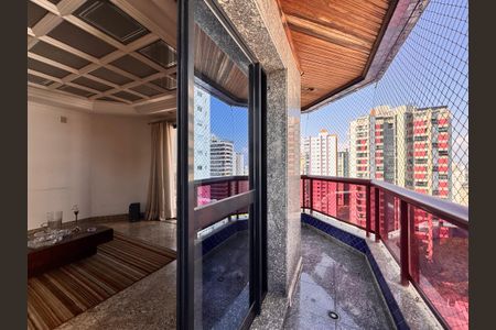 Apartamento à venda com 203m², 3 quartos e 5 vagas Apartamento à venda com 203m², 3 quartos e 5 vagasSacada