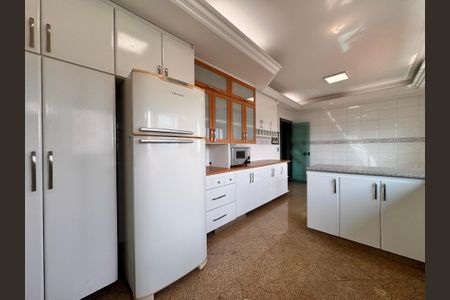 Apartamento à venda com 203m², 3 quartos e 5 vagas Apartamento à venda com 203m², 3 quartos e 5 vagasCozinha