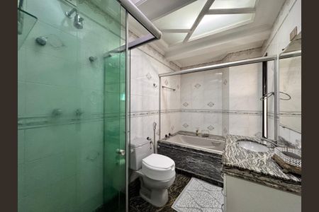 Apartamento à venda com 203m², 3 quartos e 5 vagas Apartamento à venda com 203m², 3 quartos e 5 vagasBanheiro da suíte 2