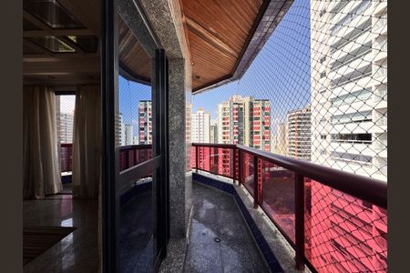 Apartamento à venda com 203m², 3 quartos e 5 vagas Apartamento à venda com 203m², 3 quartos e 5 vagasSacada