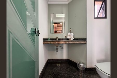 Apartamento à venda com 203m², 3 quartos e 5 vagas Apartamento à venda com 203m², 3 quartos e 5 vagasLavabo