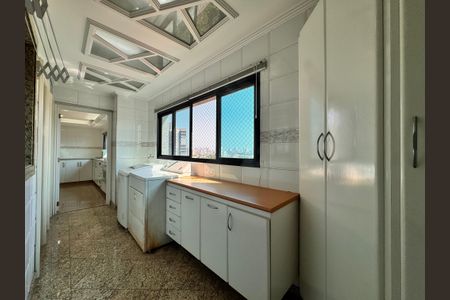 Apartamento à venda com 203m², 3 quartos e 5 vagas Apartamento à venda com 203m², 3 quartos e 5 vagasLavanderia