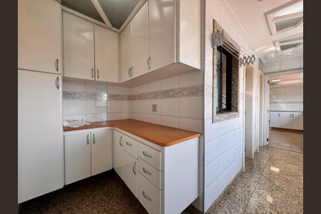 Apartamento à venda com 203m², 3 quartos e 5 vagas Apartamento à venda com 203m², 3 quartos e 5 vagasLavanderia