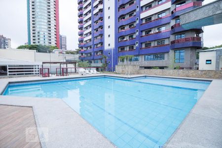 Apartamento à venda com 203m², 3 quartos e 5 vagas Apartamento à venda com 203m², 3 quartos e 5 vagasÁrea comum - Piscina