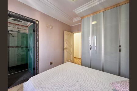 Apartamento à venda com 203m², 3 quartos e 5 vagas Apartamento à venda com 203m², 3 quartos e 5 vagasSuite 1